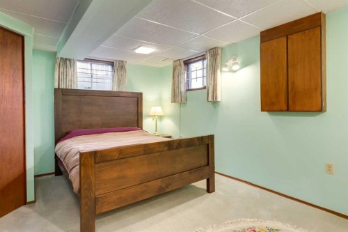 2724 Palliser Drive Sw, Calgary, AB - Indoor Photo Showing Bedroom