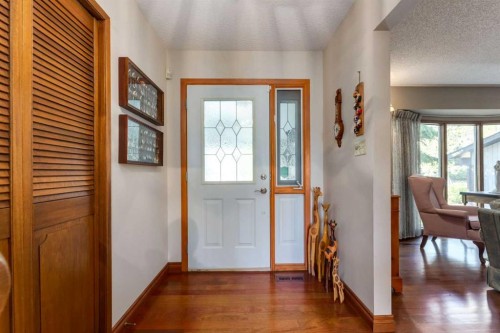 2724 Palliser Drive Sw, Calgary, AB - Indoor Photo Showing Other Room