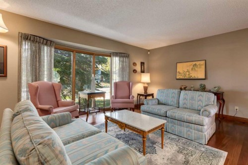2724 Palliser Drive Sw, Calgary, AB - Indoor Photo Showing Living Room