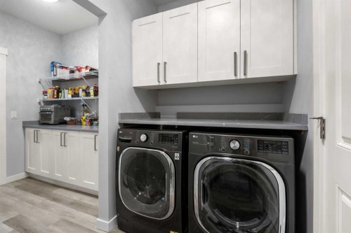 78 Lakes Estates Circle, Strathmore, AB - Indoor Photo Showing Laundry Room
