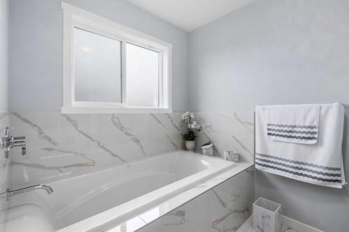 78 Lakes Estates Circle, Strathmore, AB - Indoor Photo Showing Bathroom
