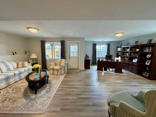 78 Lakes Estates Circle, Strathmore, AB - Indoor Photo Showing Living Room