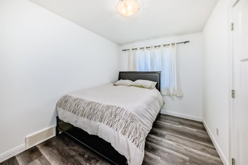 89 Evansdale Landing Nw, Calgary, AB - Indoor Photo Showing Bedroom