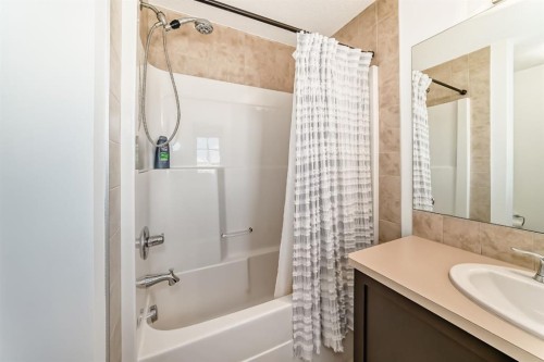 89 Evansdale Landing Nw, Calgary, AB - Indoor Photo Showing Bathroom