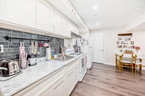 89 Evansdale Landing Nw, Calgary, AB - Indoor Photo Showing Kitchen