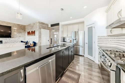89 Evansdale Landing Nw, Calgary, AB - Indoor Photo Showing Kitchen With Stainless Steel Kitchen With Double Sink With Upgraded Kitchen
