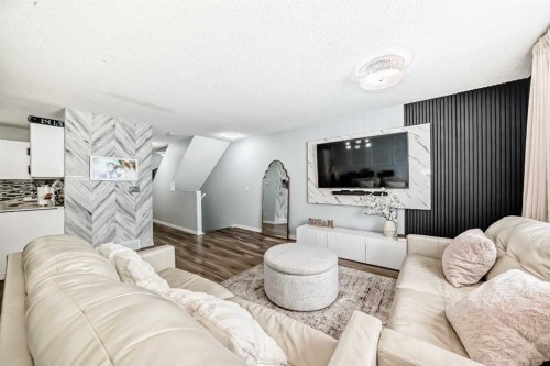 57 Mt Aberdeen Manor Se, Calgary, AB - Indoor Photo Showing Living Room
