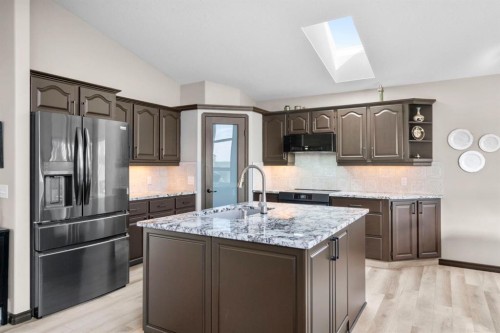 80 Cambrille Crescent, Strathmore, AB - Indoor Photo Showing Kitchen With Upgraded Kitchen