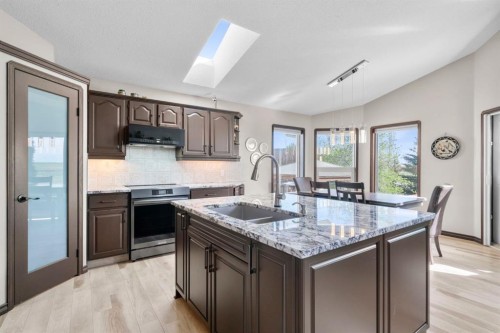80 Cambrille Crescent, Strathmore, AB - Indoor Photo Showing Kitchen With Double Sink With Upgraded Kitchen