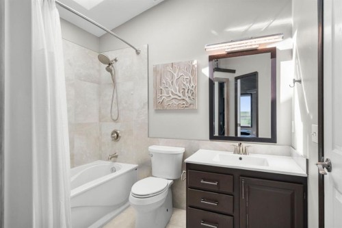 80 Cambrille Crescent, Strathmore, AB - Indoor Photo Showing Bathroom