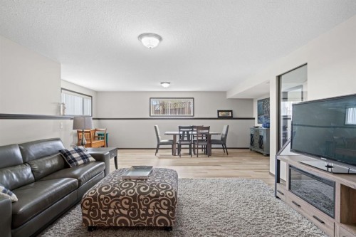 80 Cambrille Crescent, Strathmore, AB - Indoor Photo Showing Living Room