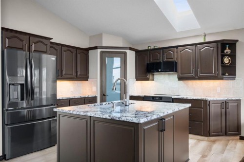 80 Cambrille Crescent, Strathmore, AB - Indoor Photo Showing Kitchen With Upgraded Kitchen