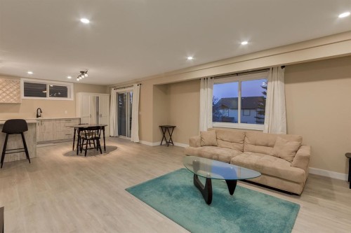 62 Panamount View Nw, Calgary, AB - Indoor Photo Showing Living Room