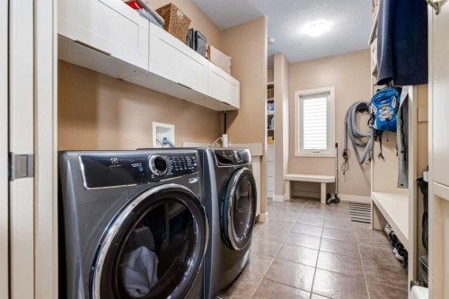 7 Sunset Way, Cochrane, AB - Indoor Photo Showing Laundry Room