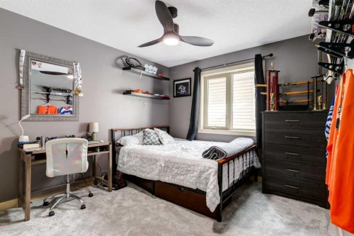 7 Sunset Way, Cochrane, AB - Indoor Photo Showing Bedroom