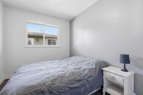 1420 Marlyn Way Ne, Calgary, AB - Indoor Photo Showing Bedroom