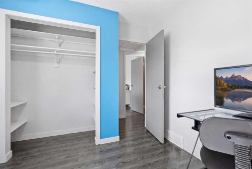 1420 Marlyn Way Ne, Calgary, AB - Indoor Photo Showing Other Room