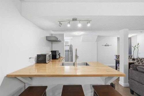 1420 Marlyn Way Ne, Calgary, AB - Indoor