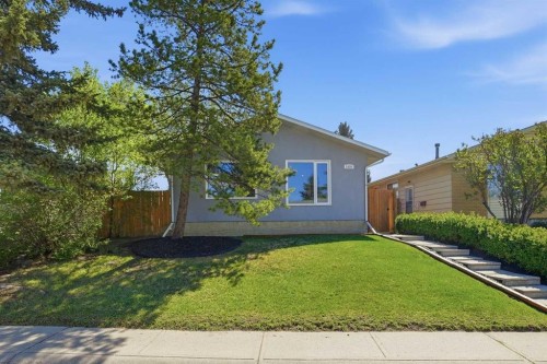 1420 Marlyn Way Ne, Calgary, AB - Outdoor