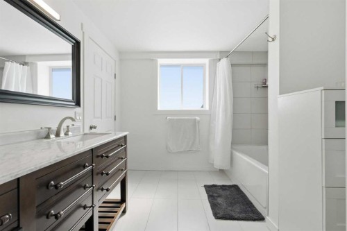 1420 Marlyn Way Ne, Calgary, AB - Indoor Photo Showing Bathroom