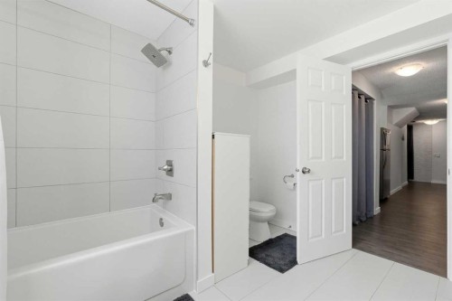 1420 Marlyn Way Ne, Calgary, AB - Indoor Photo Showing Bathroom