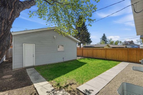 1420 Marlyn Way Ne, Calgary, AB - Outdoor