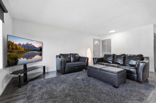 1420 Marlyn Way Ne, Calgary, AB - Indoor Photo Showing Living Room