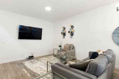 60 Belmont Villas Sw, Calgary, AB - Indoor Photo Showing Living Room