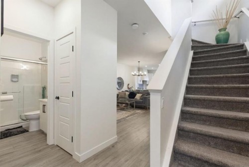 60 Belmont Villas Sw, Calgary, AB - Indoor Photo Showing Other Room