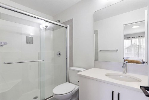60 Belmont Villas Sw, Calgary, AB - Indoor Photo Showing Bathroom