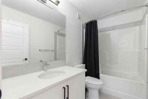 60 Belmont Villas Sw, Calgary, AB - Indoor Photo Showing Bathroom
