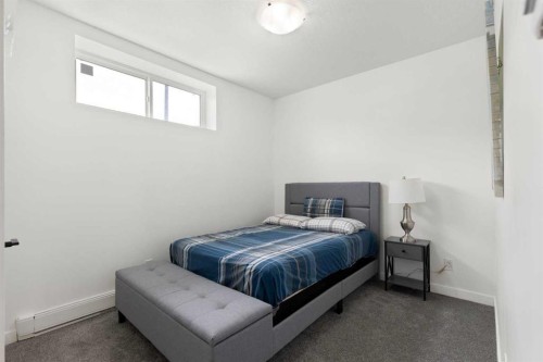 60 Belmont Villas Sw, Calgary, AB - Indoor Photo Showing Bedroom