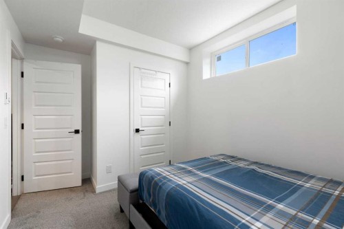 60 Belmont Villas Sw, Calgary, AB - Indoor Photo Showing Bedroom