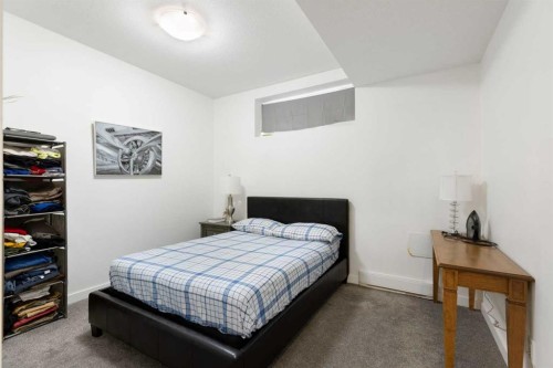 60 Belmont Villas Sw, Calgary, AB - Indoor Photo Showing Bedroom