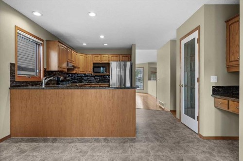 100 Macewan Park Manor Nw, Calgary, AB - Indoor Photo Showing Kitchen
