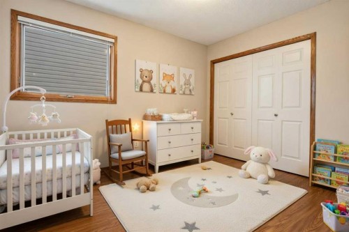 100 Macewan Park Manor Nw, Calgary, AB - Indoor Photo Showing Bedroom