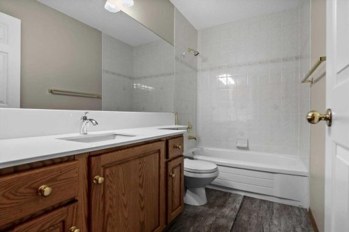100 Macewan Park Manor Nw, Calgary, AB - Indoor Photo Showing Bathroom