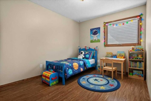 100 Macewan Park Manor Nw, Calgary, AB - Indoor Photo Showing Bedroom