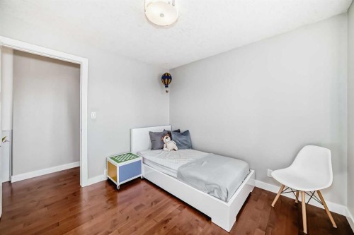 47 Coleridge Crescent Nw, Calgary, AB - Indoor Photo Showing Bedroom
