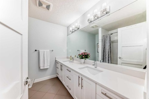 47 Coleridge Crescent Nw, Calgary, AB - Indoor Photo Showing Bathroom