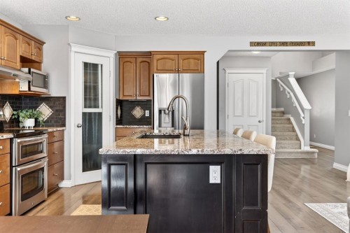35 Crestmont Drive Sw, Calgary, AB 