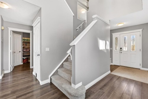 35 Crestmont Drive Sw, Calgary, AB 