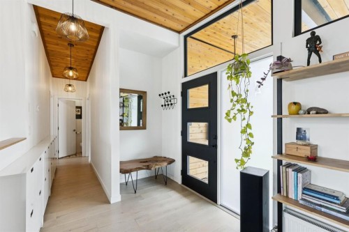 4427 Charleswood Drive Nw, Calgary, AB - Indoor