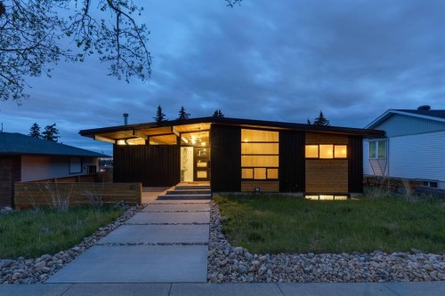 4427 Charleswood Drive Nw, Calgary, AB - Outdoor