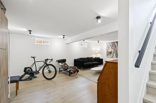 4427 Charleswood Drive Nw, Calgary, AB - Indoor