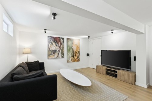 4427 Charleswood Drive Nw, Calgary, AB - Indoor Photo Showing Other Room