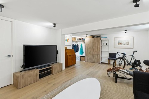 4427 Charleswood Drive Nw, Calgary, AB - Indoor