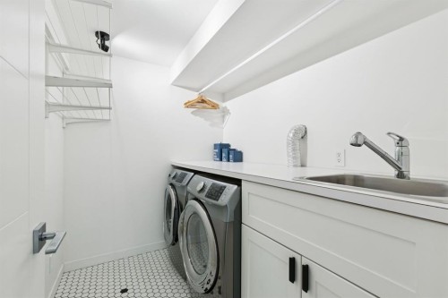 4427 Charleswood Drive Nw, Calgary, AB - Indoor Photo Showing Laundry Room