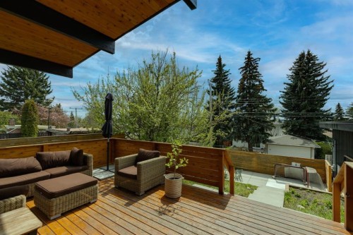 4427 Charleswood Drive Nw, Calgary, AB - Outdoor With Deck Patio Veranda