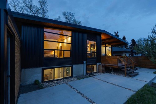 4427 Charleswood Drive Nw, Calgary, AB - Outdoor